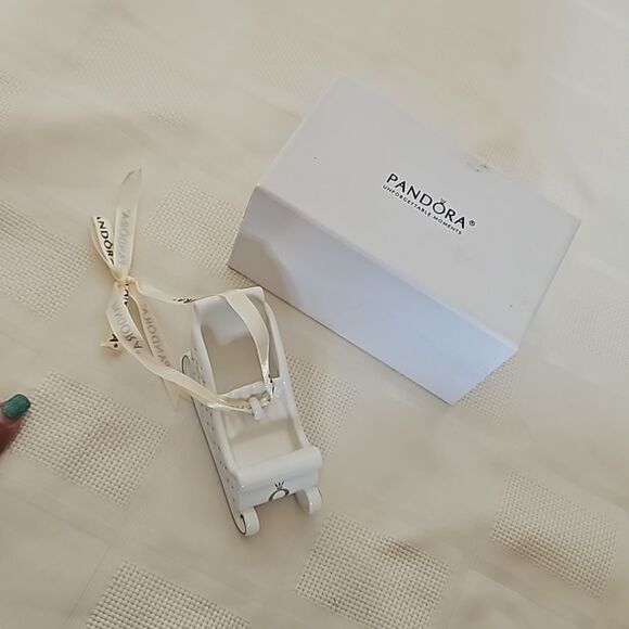 Pandora Holiday 2014 Sleigh Ornament White/ Silver - Picture 16 of 16